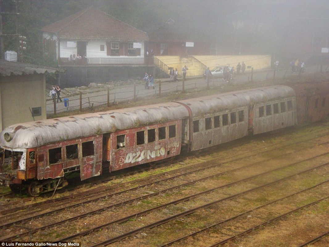 Can canh tuyen duong sat bo hoang hut du khach o Brazil-Hinh-12